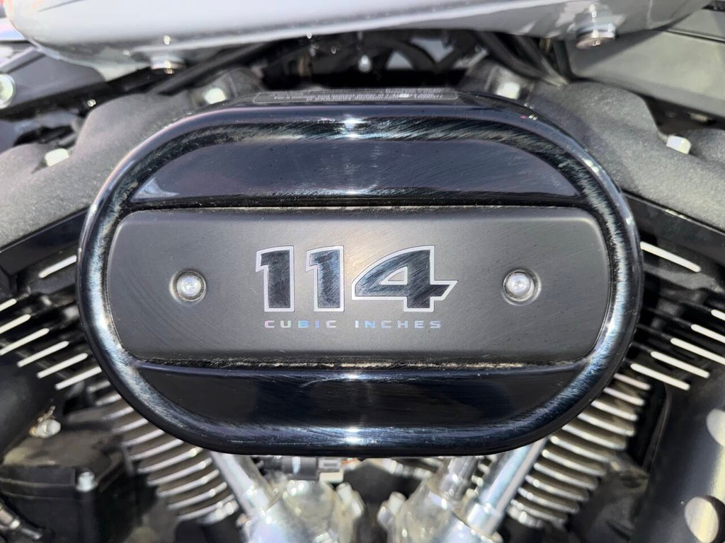 Harley-Davidson FXBBS STREET BO Vehicle Full-screen Gallery Image 13