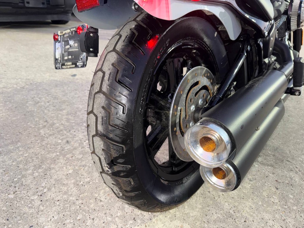 Harley-Davidson FXBBS STREET BO Vehicle Full-screen Gallery Image 15