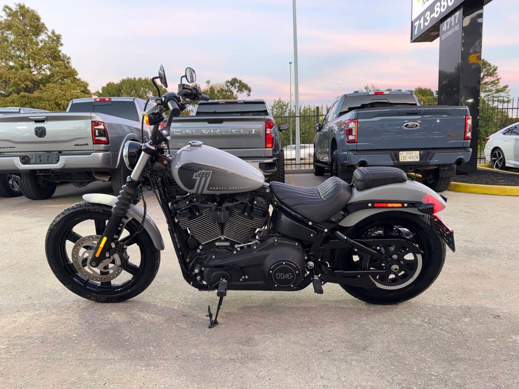 Harley-Davidson FXBBS STREET BO Vehicle Full-screen Gallery Image 17