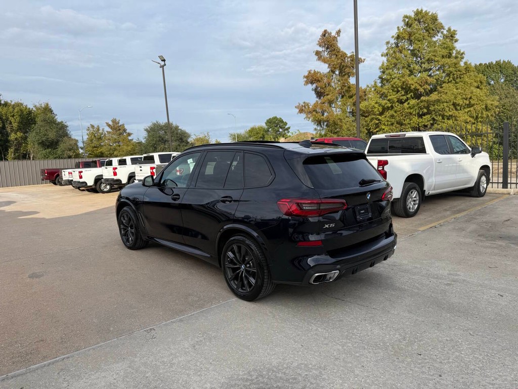 BMW X5 Vehicle Full-screen Gallery Image 04