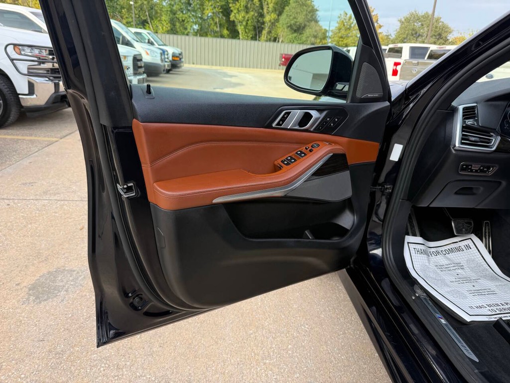 BMW X5 Vehicle Full-screen Gallery Image 08