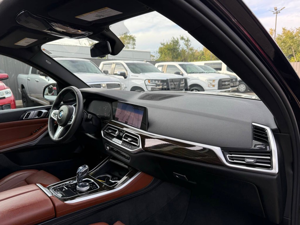 BMW X5 Vehicle Full-screen Gallery Image 09