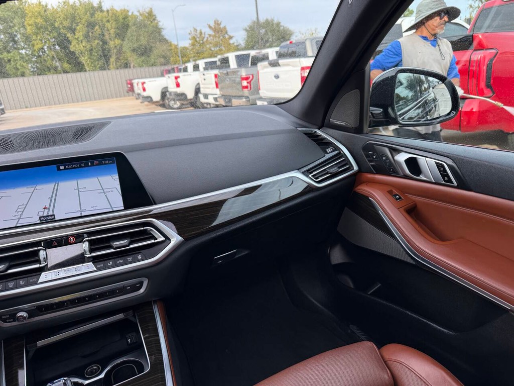 BMW X5 Vehicle Full-screen Gallery Image 20