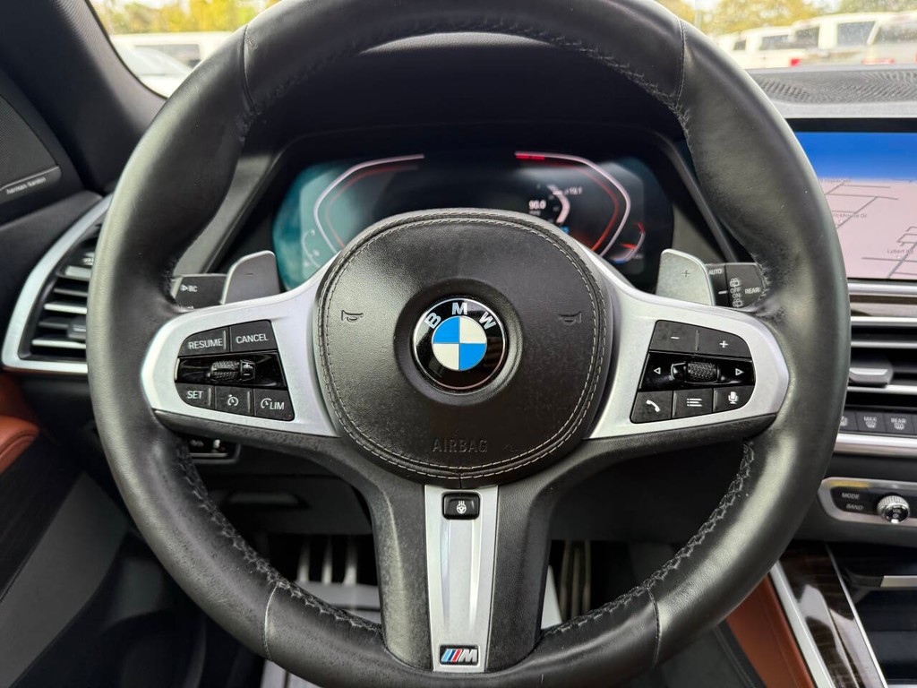 BMW X5 Vehicle Full-screen Gallery Image 23