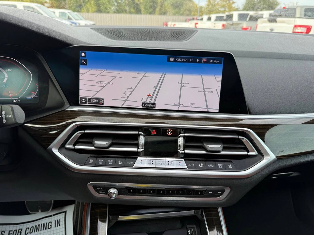 BMW X5 Vehicle Full-screen Gallery Image 24