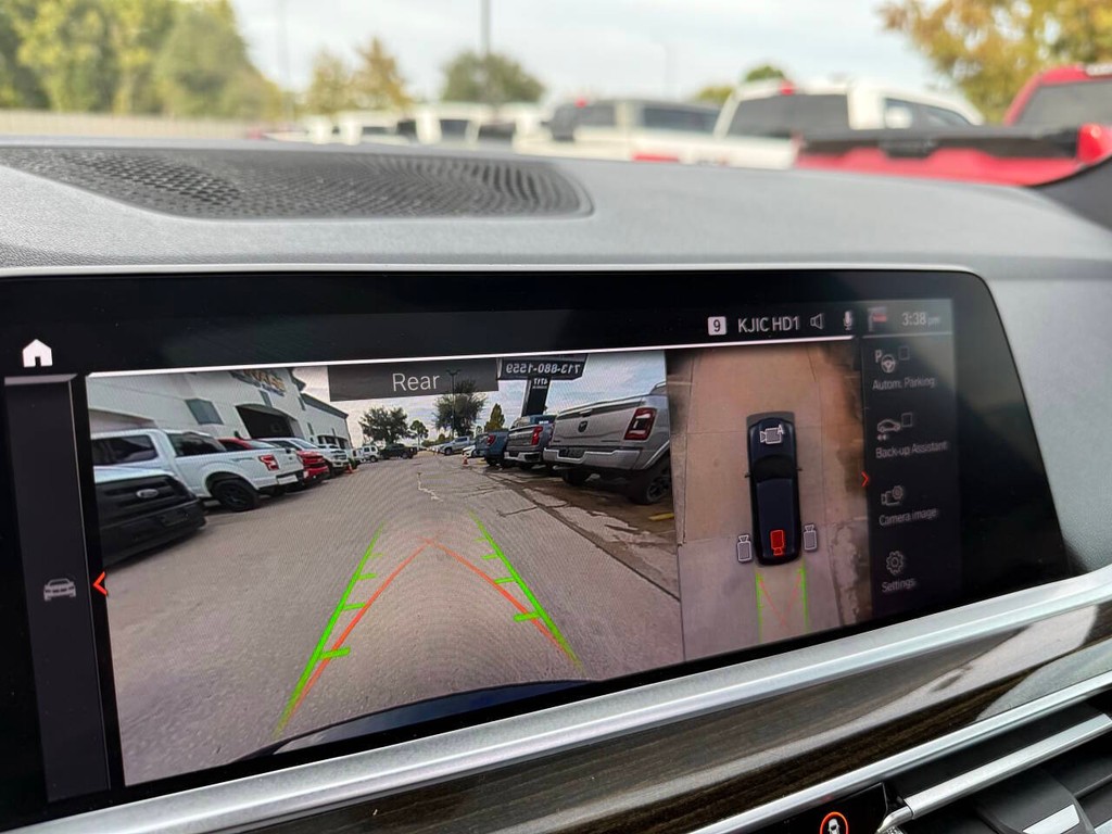 BMW X5 Vehicle Full-screen Gallery Image 26