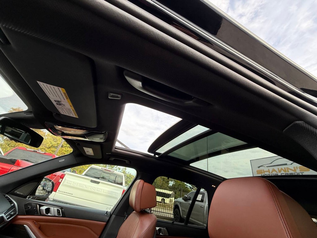 BMW X5 Vehicle Full-screen Gallery Image 31