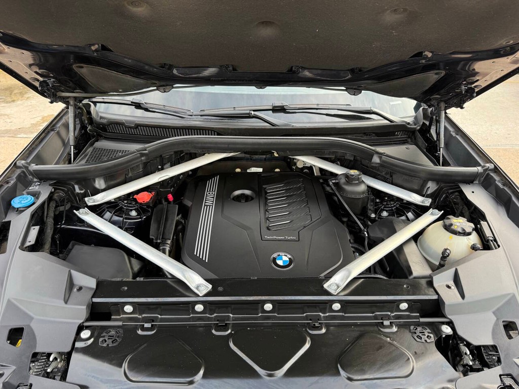 BMW X5 Vehicle Full-screen Gallery Image 36