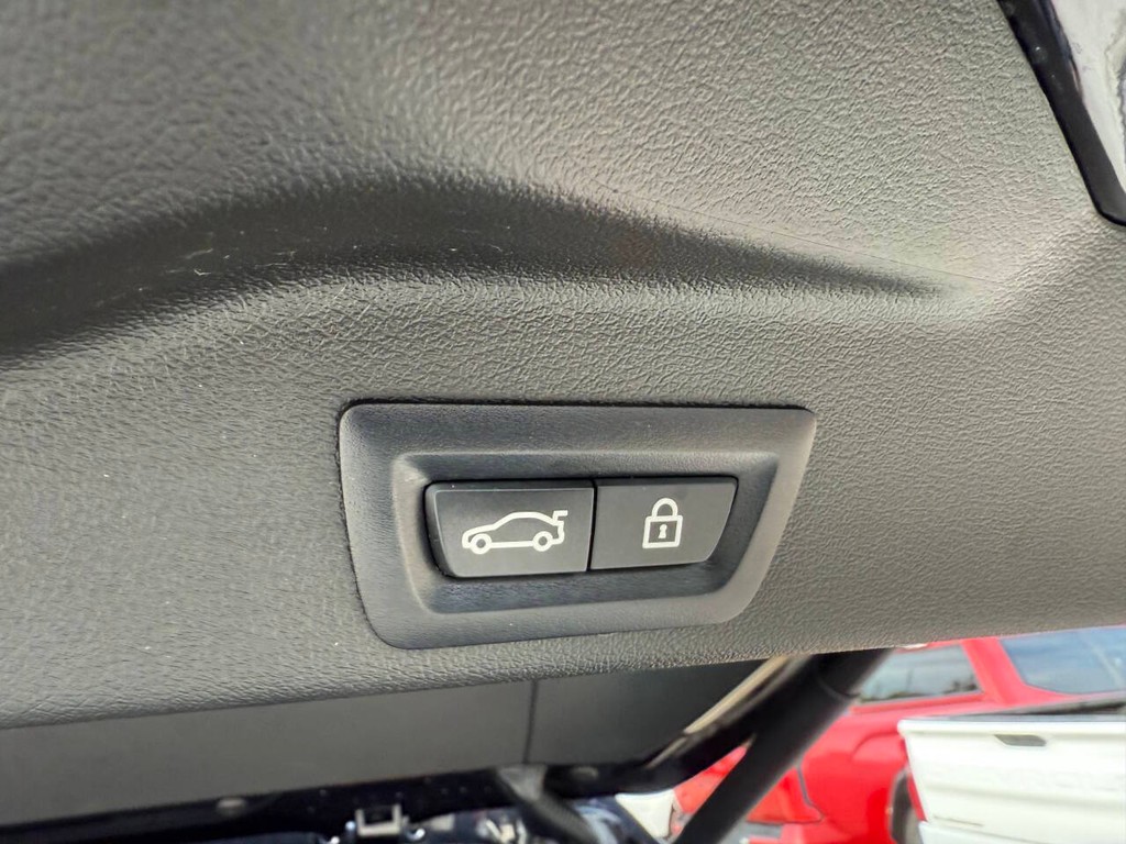 BMW X5 Vehicle Full-screen Gallery Image 39