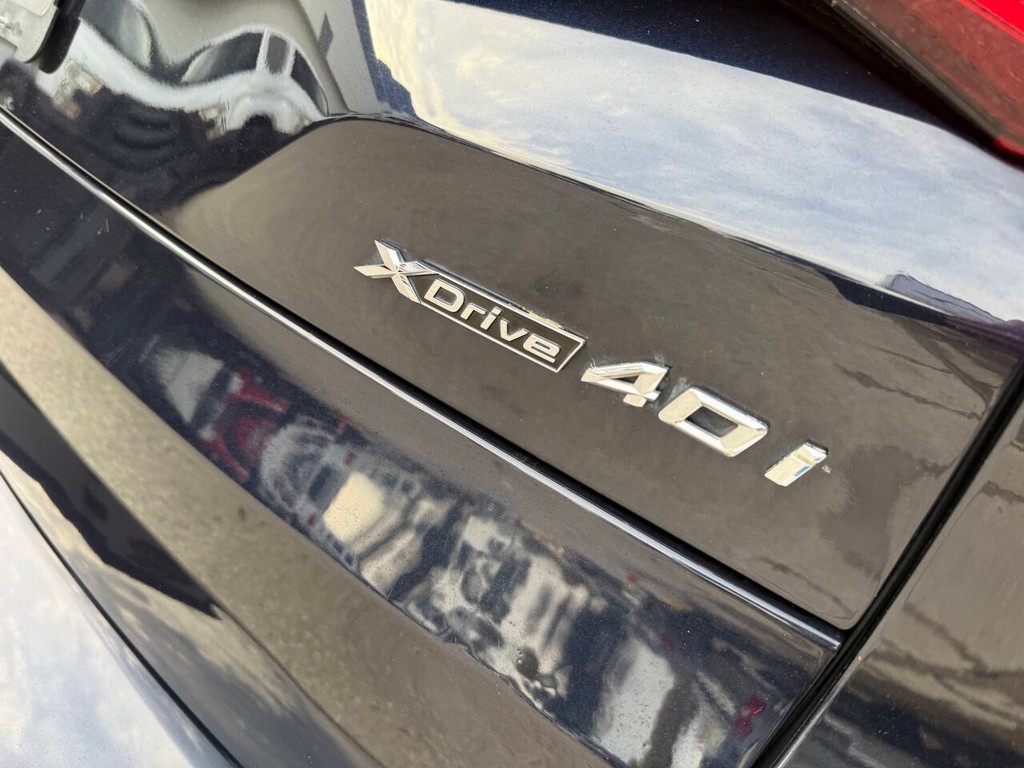 BMW X5 Vehicle Full-screen Gallery Image 42