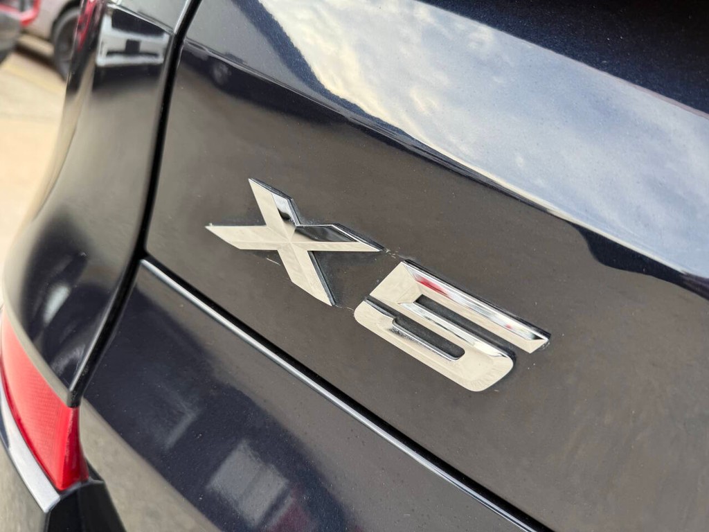 BMW X5 Vehicle Full-screen Gallery Image 43