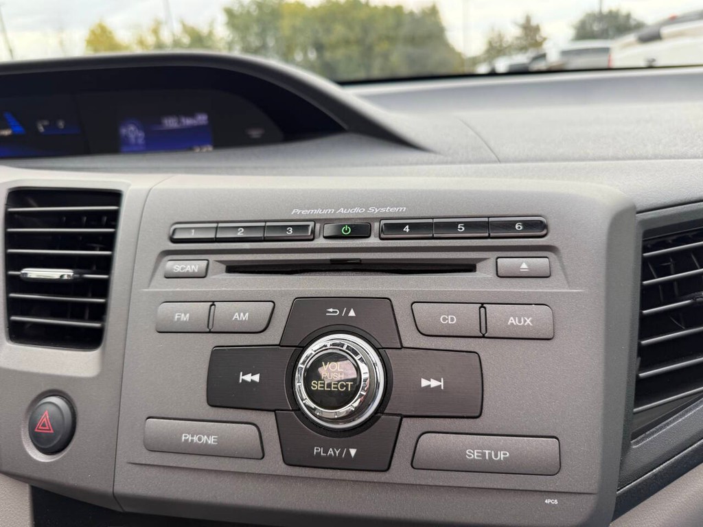 Honda Civic Vehicle Full-screen Gallery Image 20