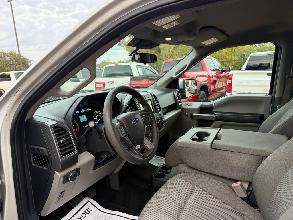 Ford F-150 Vehicle Full-screen Gallery Image 06