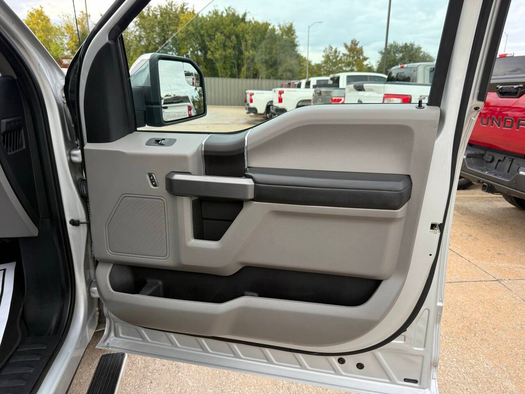Ford F-150 Vehicle Full-screen Gallery Image 11