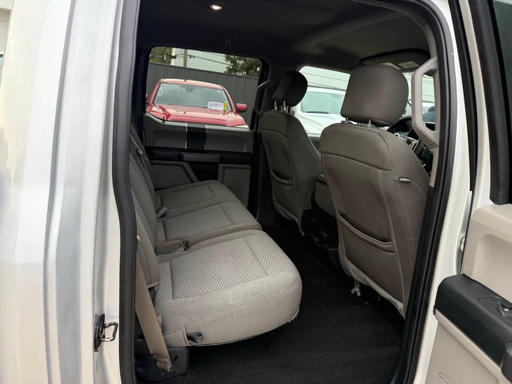 Ford F-150 Vehicle Full-screen Gallery Image 12