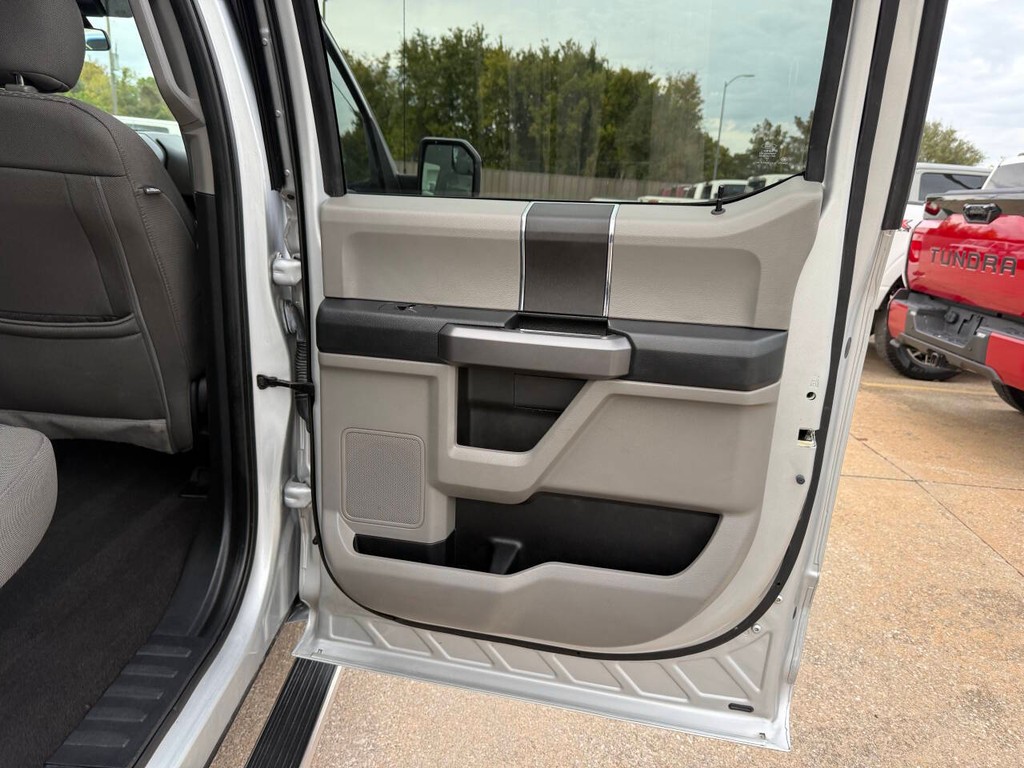 Ford F-150 Vehicle Full-screen Gallery Image 13