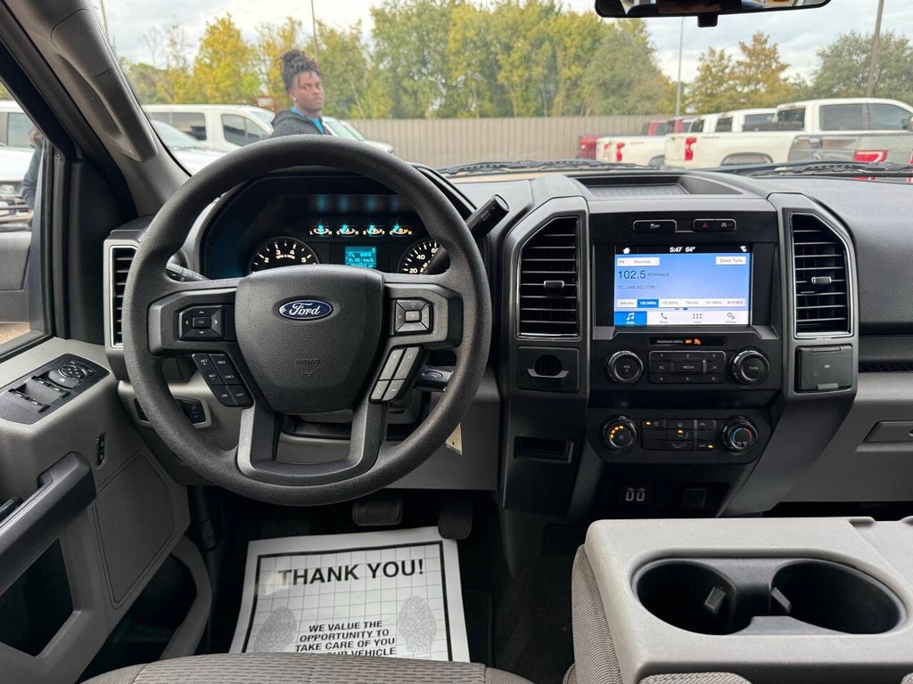 Ford F-150 Vehicle Full-screen Gallery Image 18