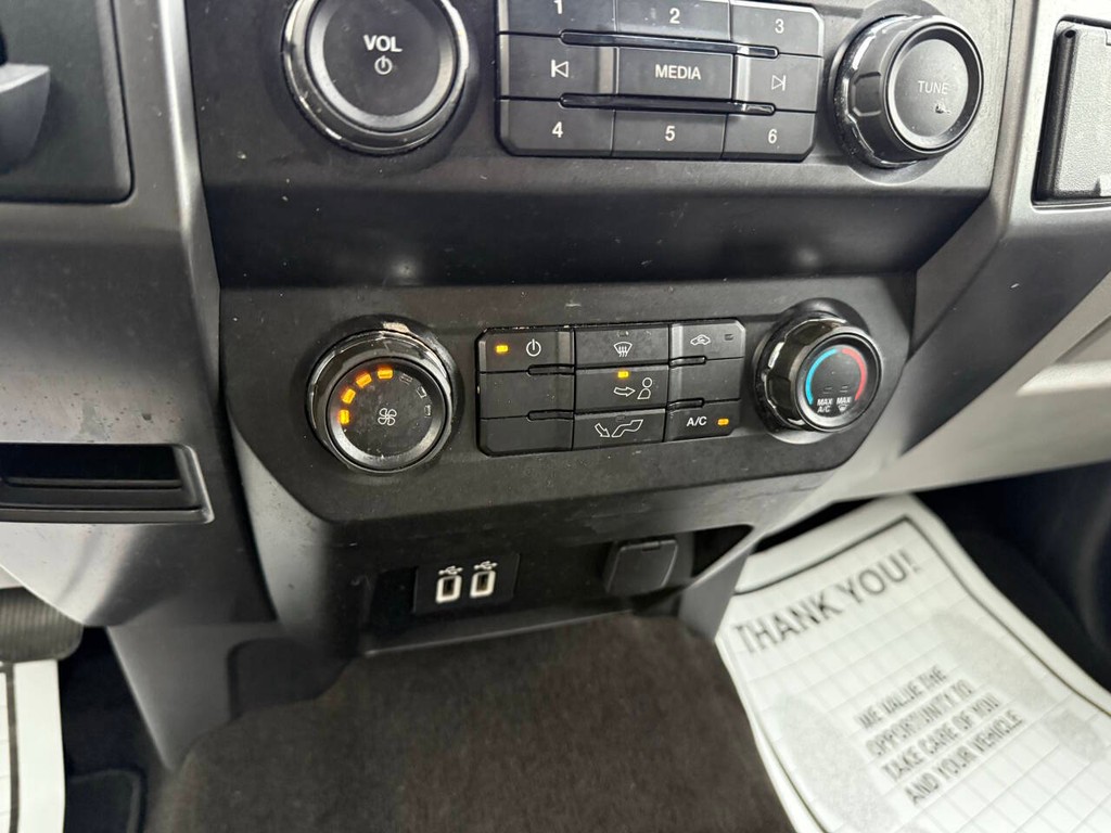 Ford F-150 Vehicle Full-screen Gallery Image 25