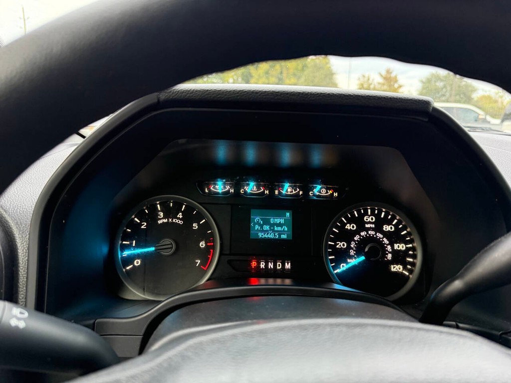 Ford F-150 Vehicle Full-screen Gallery Image 29