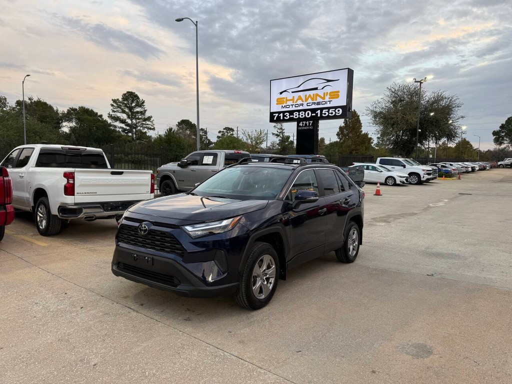 Toyota RAV4 Vehicle Full-screen Gallery Image 03