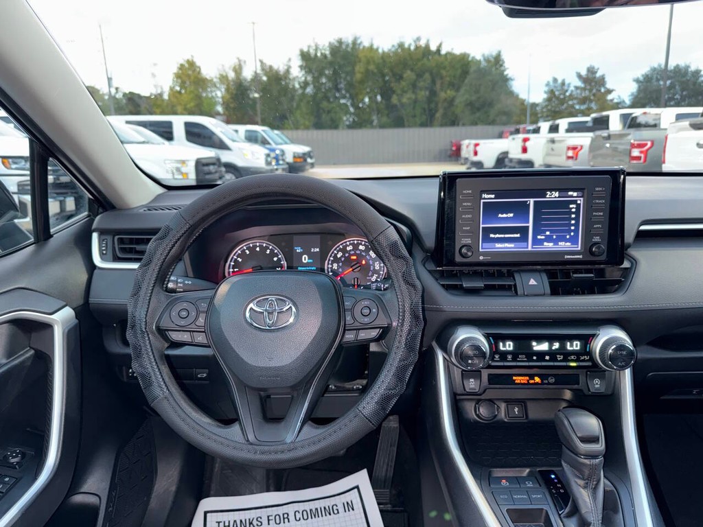 Toyota RAV4 Vehicle Full-screen Gallery Image 21