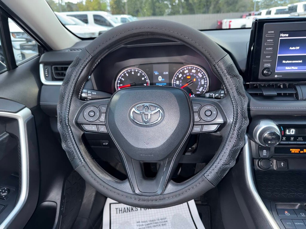 Toyota RAV4 Vehicle Full-screen Gallery Image 22