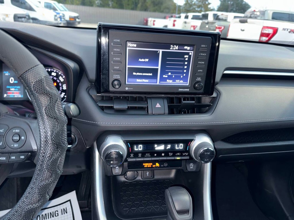 Toyota RAV4 Vehicle Full-screen Gallery Image 24