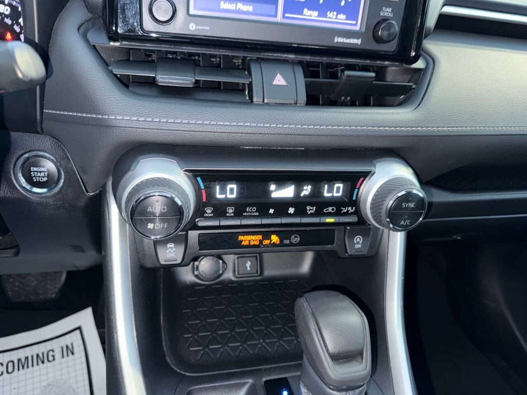 Toyota RAV4 Vehicle Full-screen Gallery Image 27