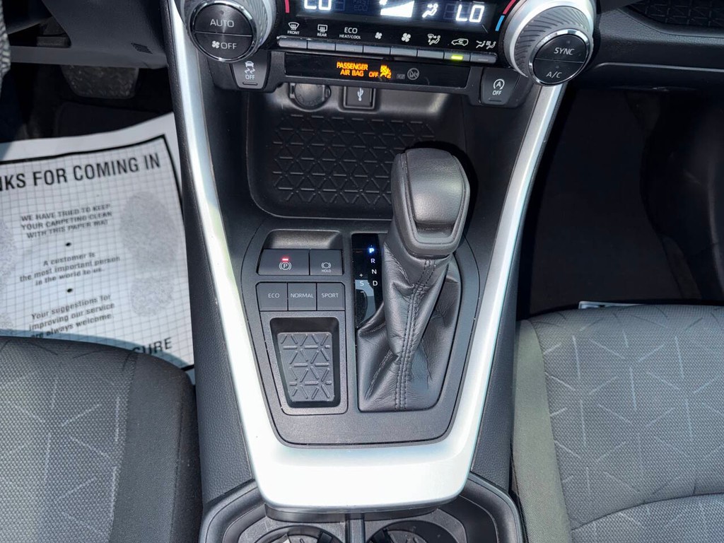 Toyota RAV4 Vehicle Full-screen Gallery Image 28