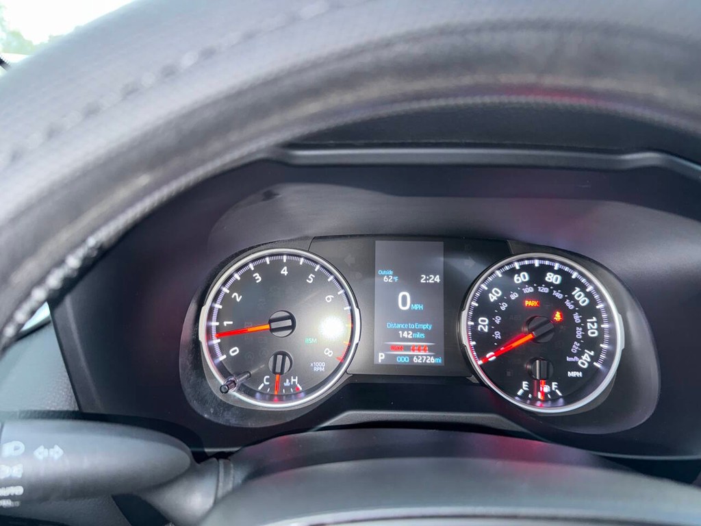 Toyota RAV4 Vehicle Full-screen Gallery Image 32