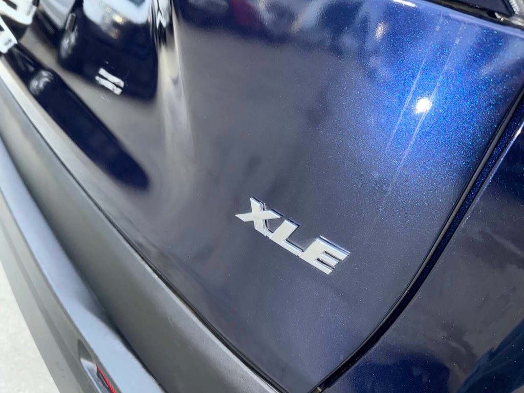 Toyota RAV4 Vehicle Full-screen Gallery Image 39