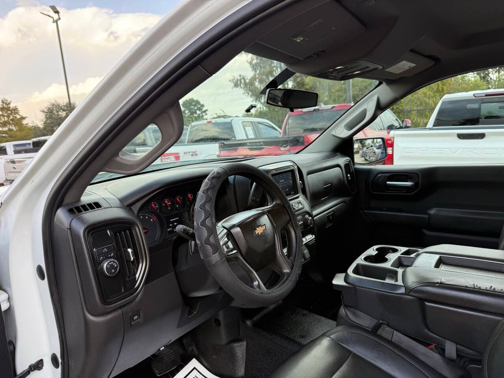 Chevrolet Silverado 1500 Vehicle Full-screen Gallery Image 06