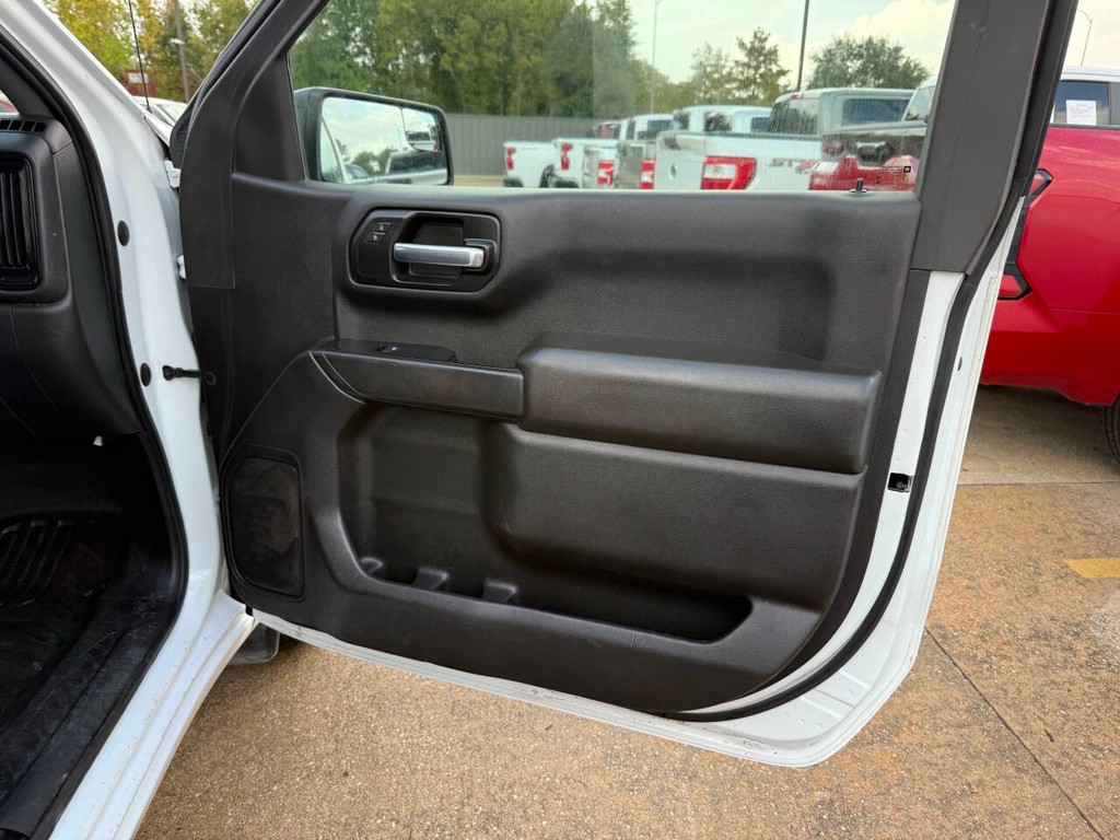 Chevrolet Silverado 1500 Vehicle Full-screen Gallery Image 11