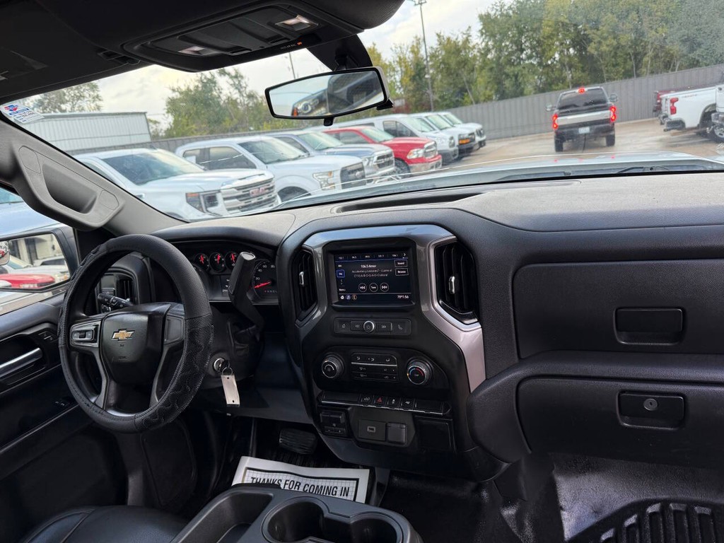 Chevrolet Silverado 1500 Vehicle Full-screen Gallery Image 12