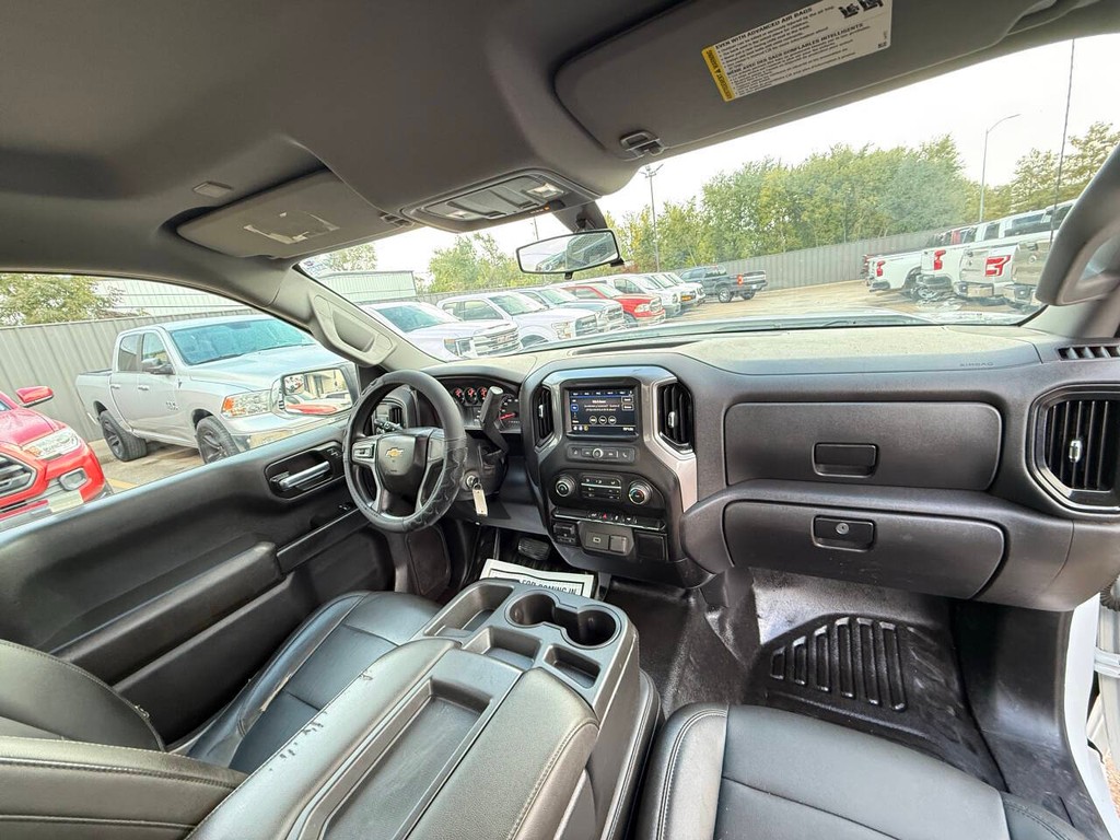 Chevrolet Silverado 1500 Vehicle Full-screen Gallery Image 13