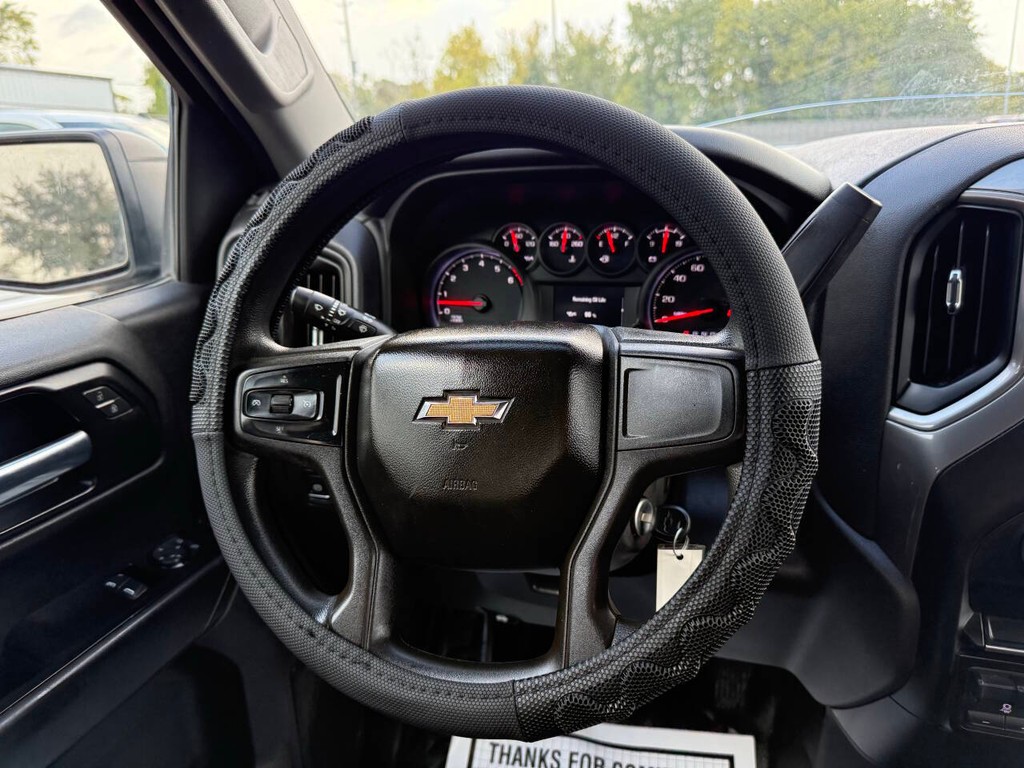 Chevrolet Silverado 1500 Vehicle Full-screen Gallery Image 15