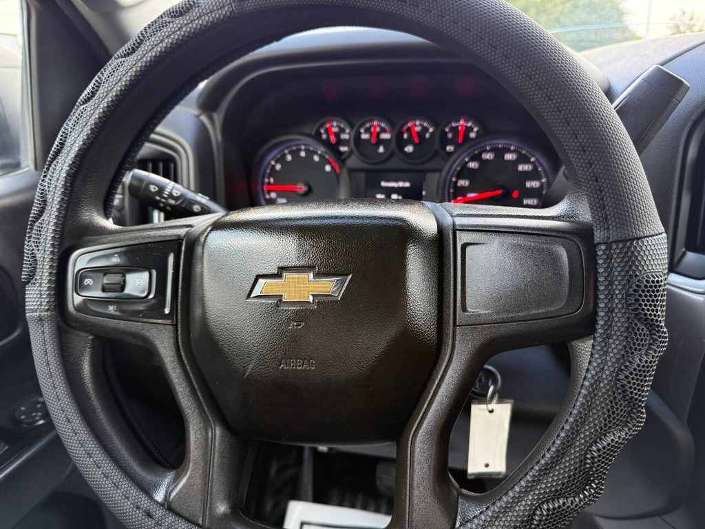 Chevrolet Silverado 1500 Vehicle Full-screen Gallery Image 16