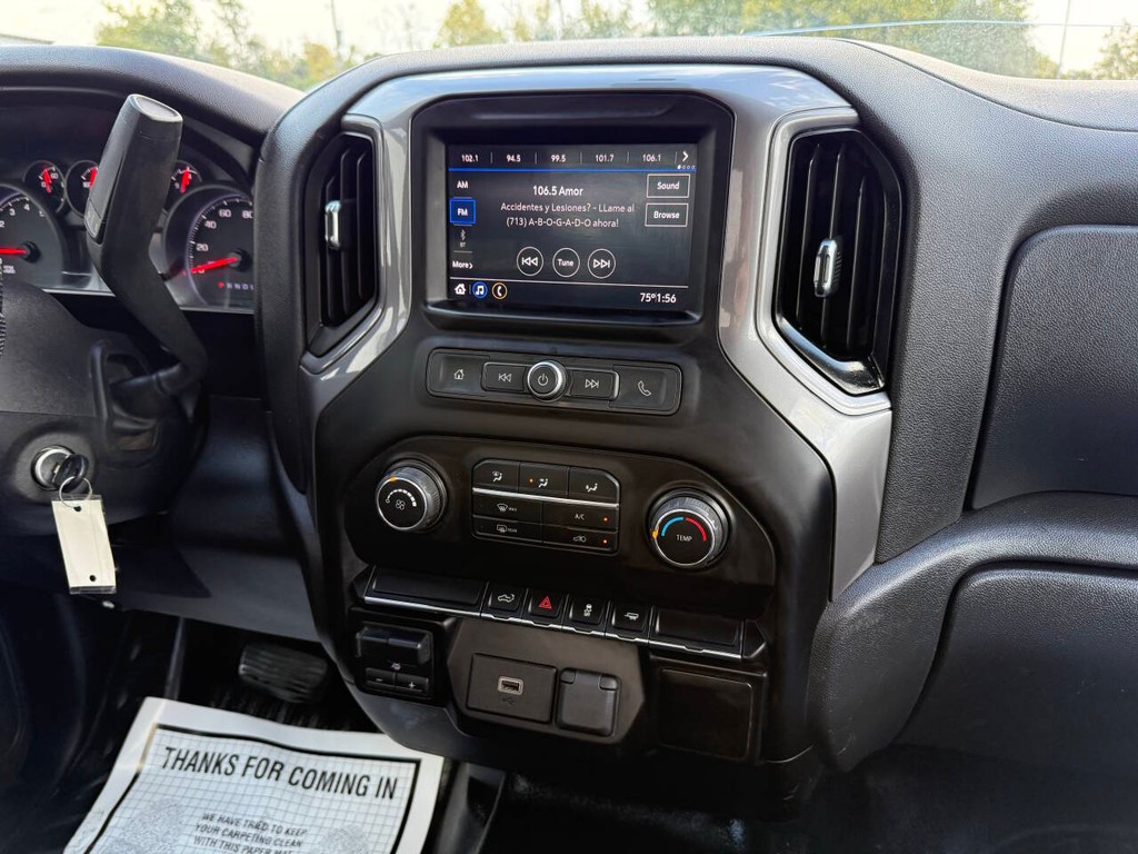 Chevrolet Silverado 1500 Vehicle Full-screen Gallery Image 17