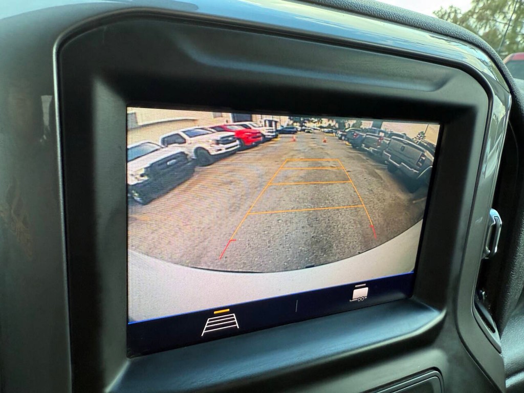 Chevrolet Silverado 1500 Vehicle Full-screen Gallery Image 19