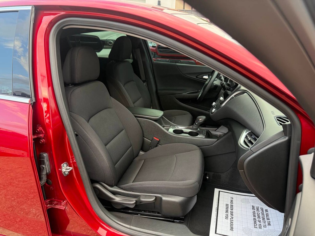 Chevrolet Malibu Vehicle Full-screen Gallery Image 10