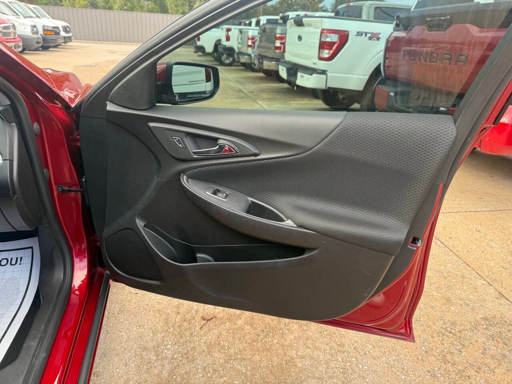 Chevrolet Malibu Vehicle Full-screen Gallery Image 11