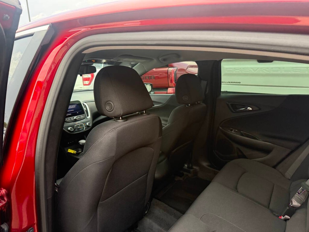 Chevrolet Malibu Vehicle Full-screen Gallery Image 12