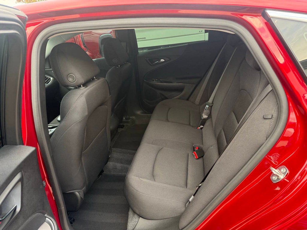 Chevrolet Malibu Vehicle Full-screen Gallery Image 13