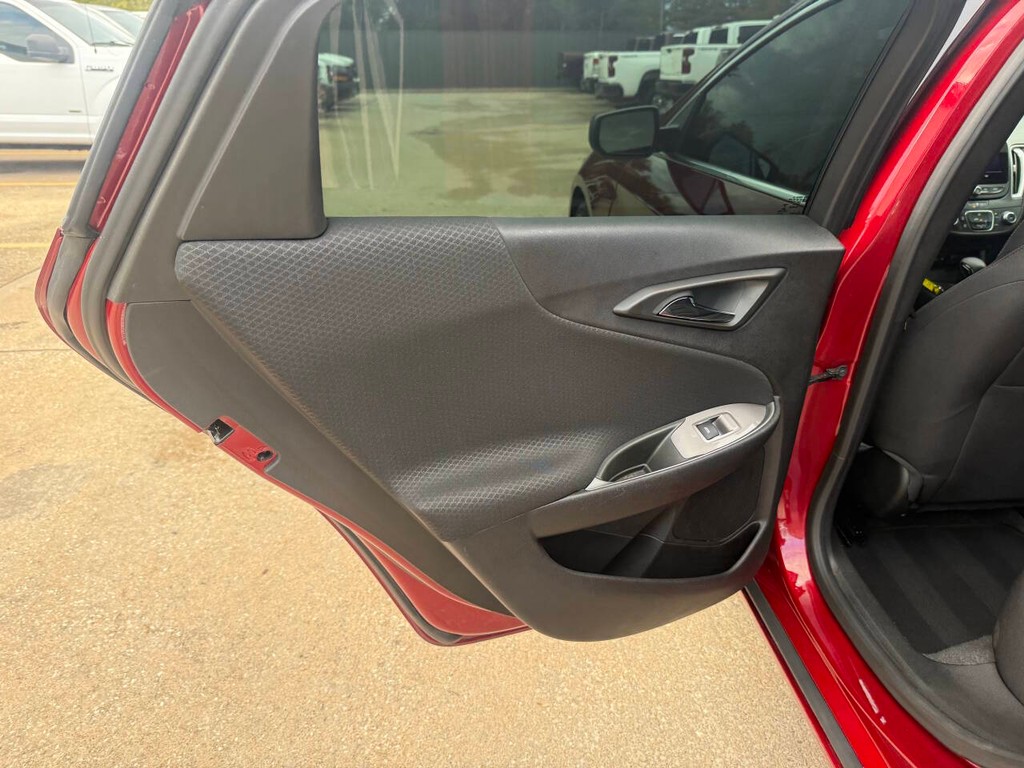 Chevrolet Malibu Vehicle Full-screen Gallery Image 14