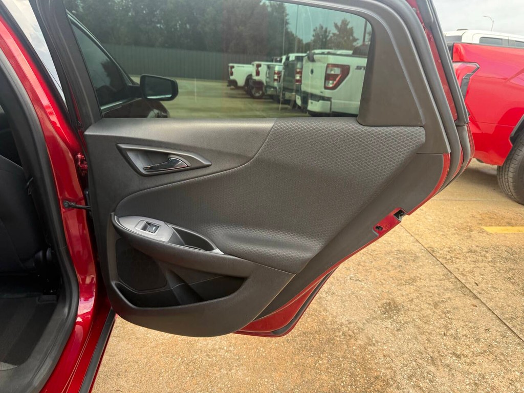 Chevrolet Malibu Vehicle Full-screen Gallery Image 16