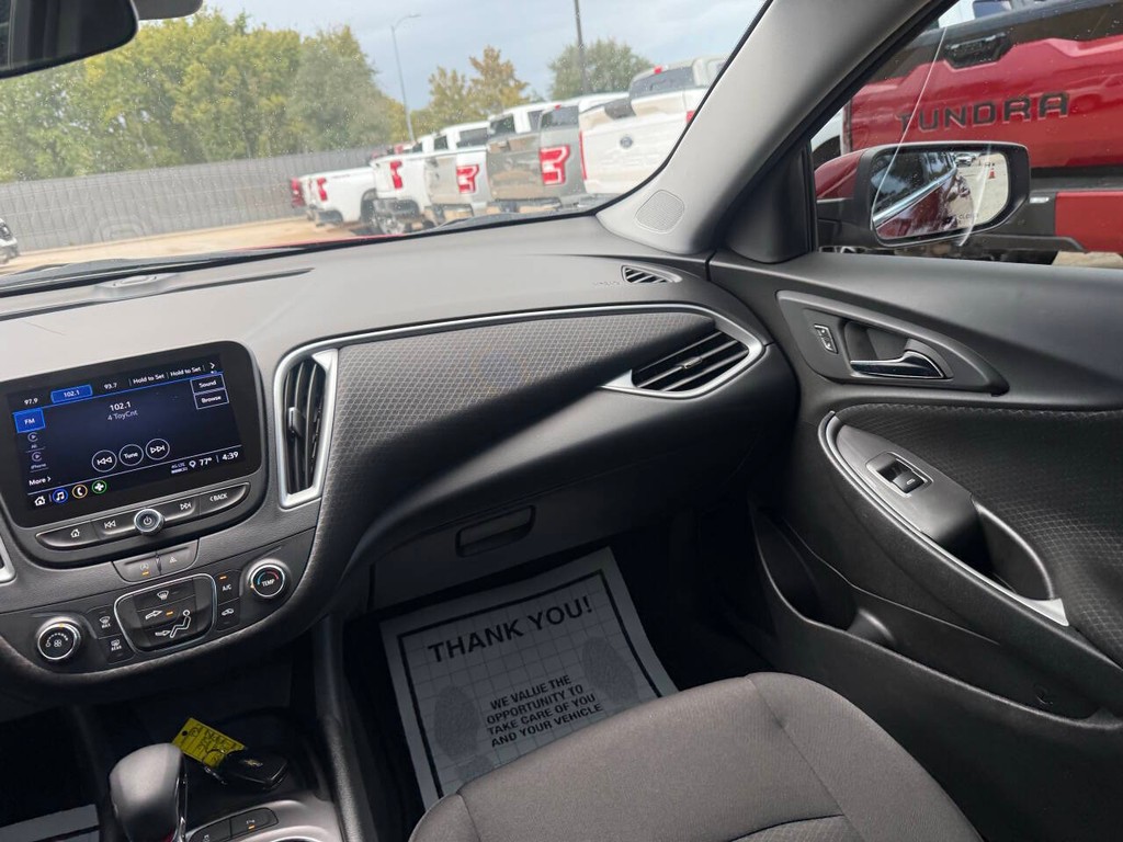 Chevrolet Malibu Vehicle Full-screen Gallery Image 20