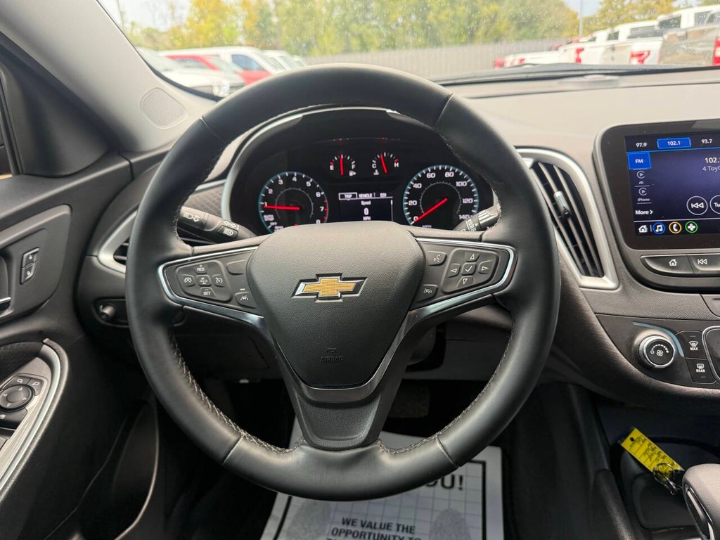 Chevrolet Malibu Vehicle Full-screen Gallery Image 22