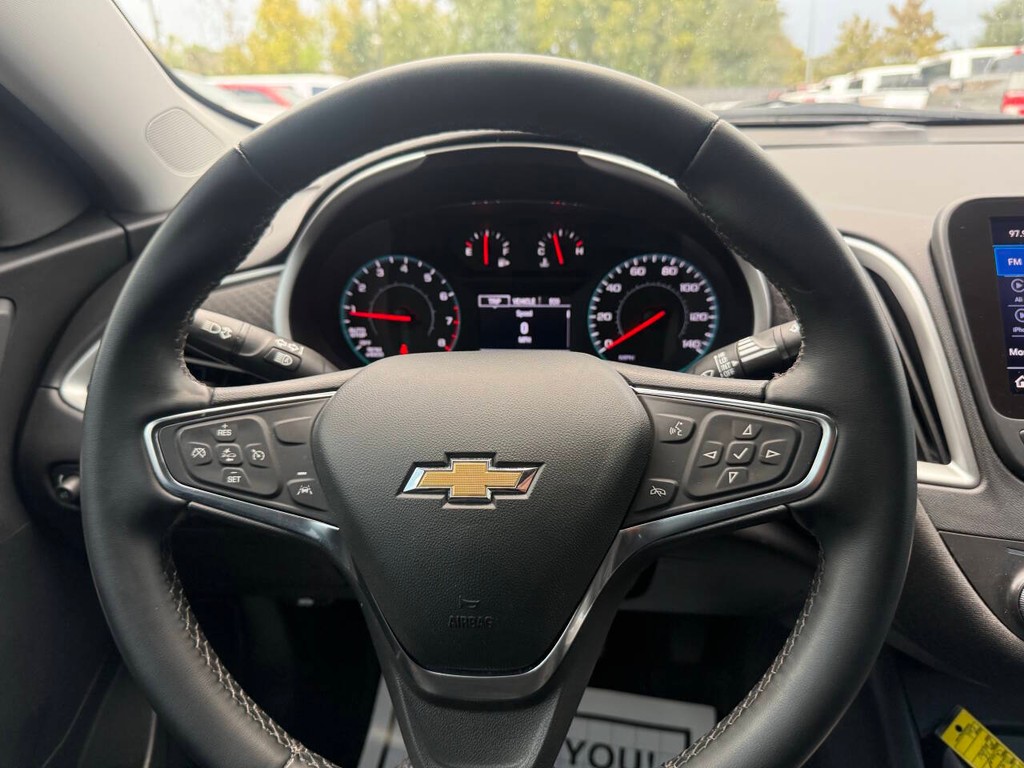 Chevrolet Malibu Vehicle Full-screen Gallery Image 23