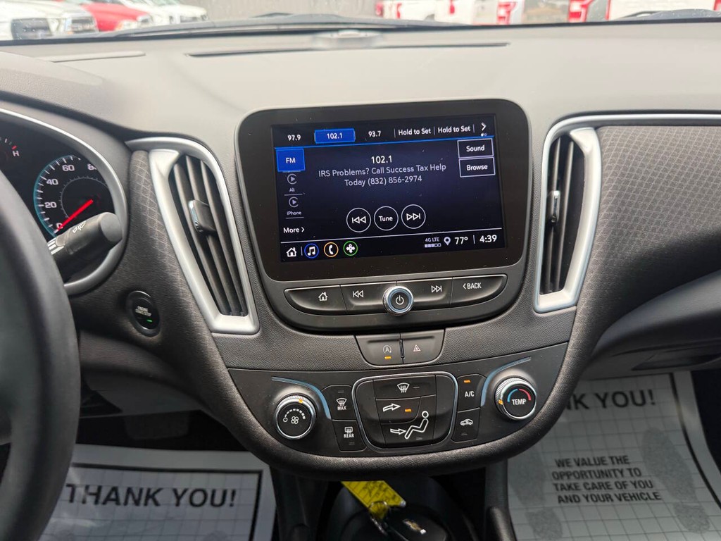 Chevrolet Malibu Vehicle Full-screen Gallery Image 24