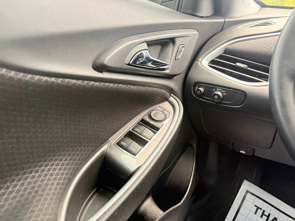 Chevrolet Malibu Vehicle Full-screen Gallery Image 30